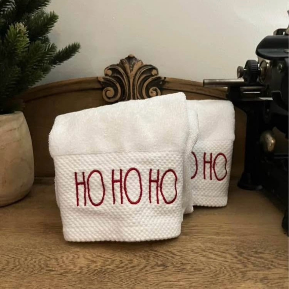 Rae Dunn White Christmas Ho
Ho Ho Hand Towels - set of 2